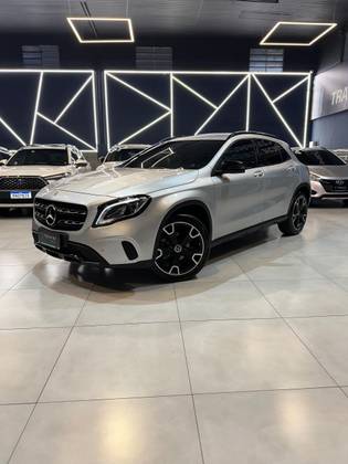 MERCEDES-BENZ GLA 200 1.6 CGI FLEX NIGHT 7G-DCT MERCEDES-BENZ GLA 200 1.6 CGI FLEX NIGHT 7G-DCT
